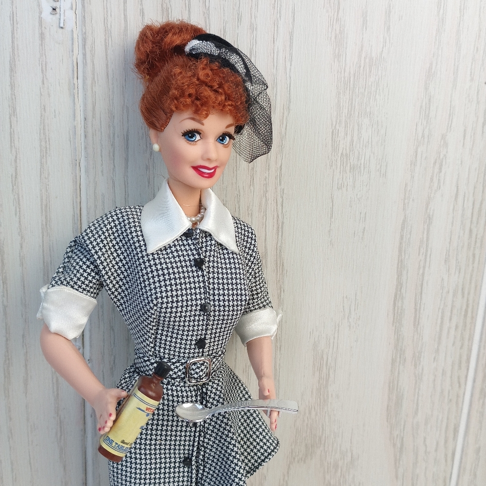 I Love Lucy Doll Lucy Does A TV Commercial Lucille Ball Barbie TV show - Picture 2 of 13
